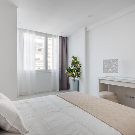 Light-Filled, Fully Renovated Apt Near Belem, By Timecooler Lissabon Exterior foto
